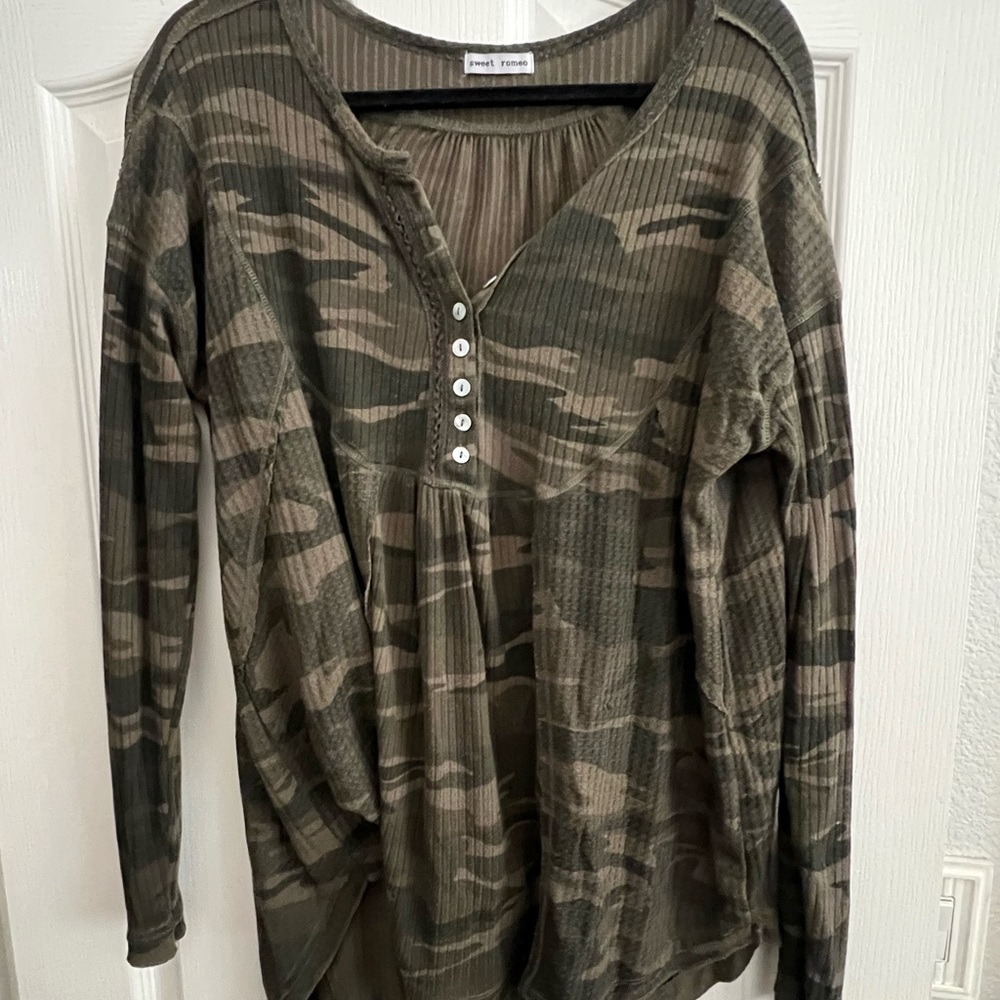 Sweet Romeo Green Brown Long Sleeve Ribbed Button Down